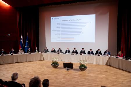 VLADA V PIVKI 11.2.2022 JAVNA TRIBUNA - Valter Leban-5802